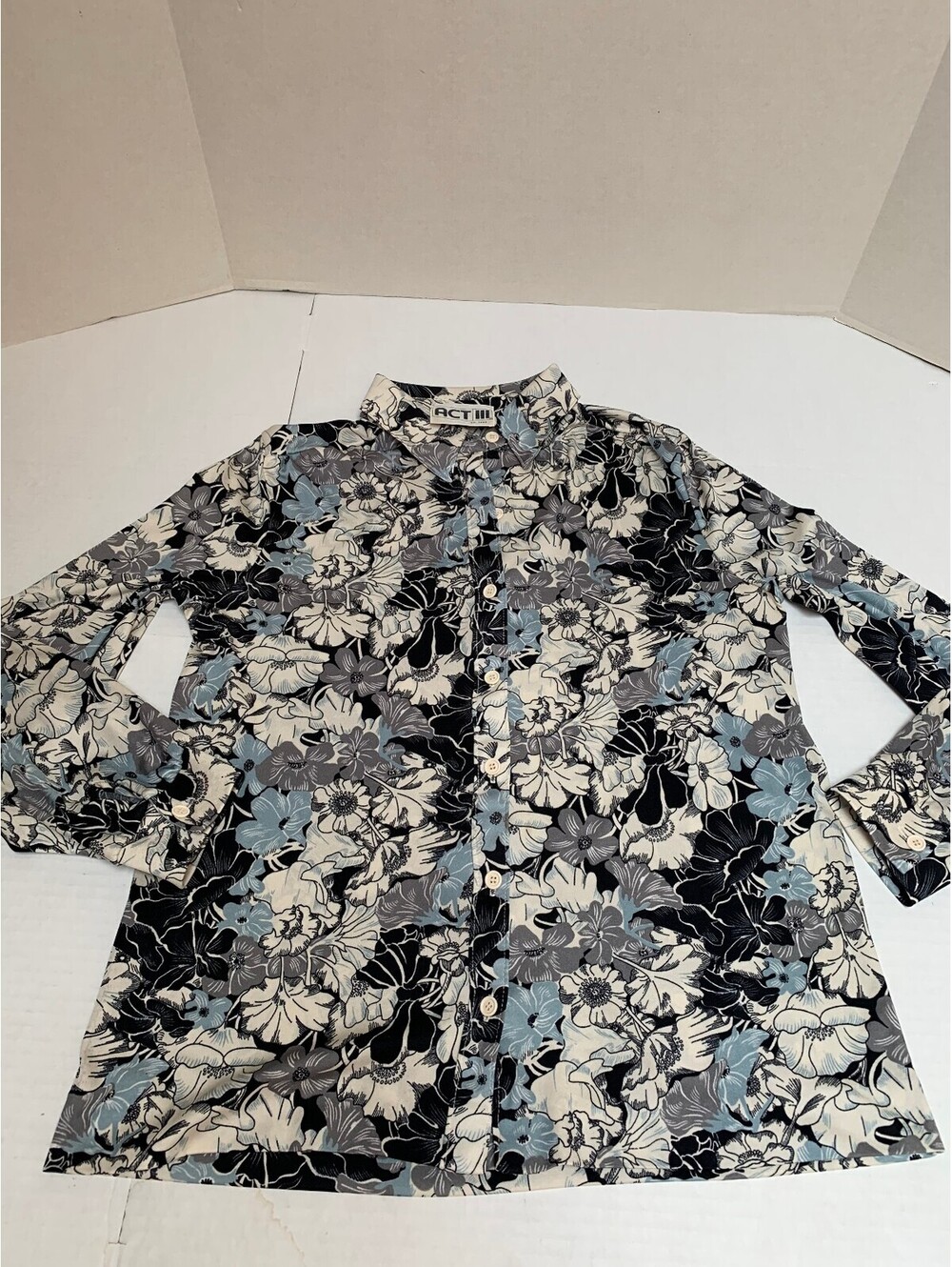 Vintage Act III Long Sleeve Women Black, Blue and Cream Floral Button Down Shirt